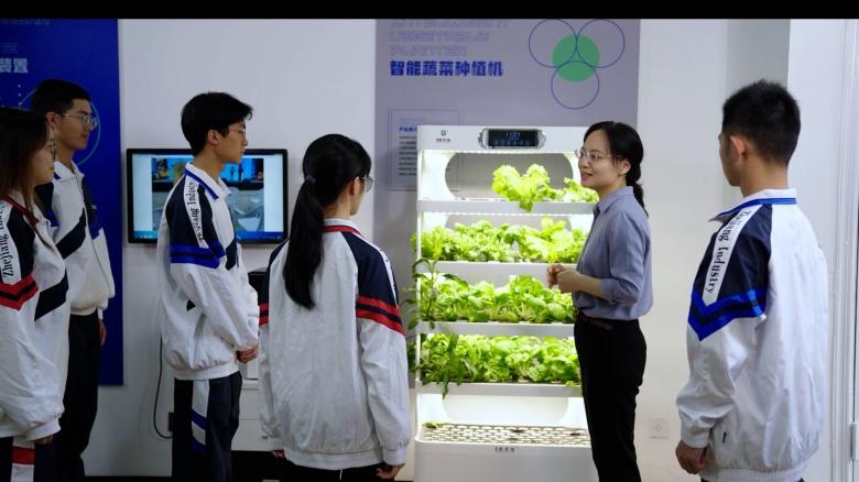 点击图片翻到下一页>> 浙江工贸职业技术学院人工智能学院“四色花开”别样红
