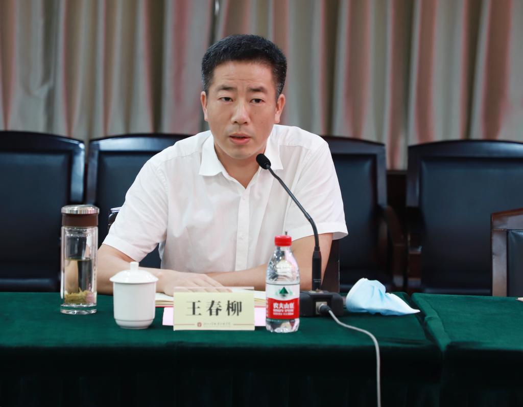 王春柳副校长指出,疫情防控工作要做到六个"强化:强化重点人员管理