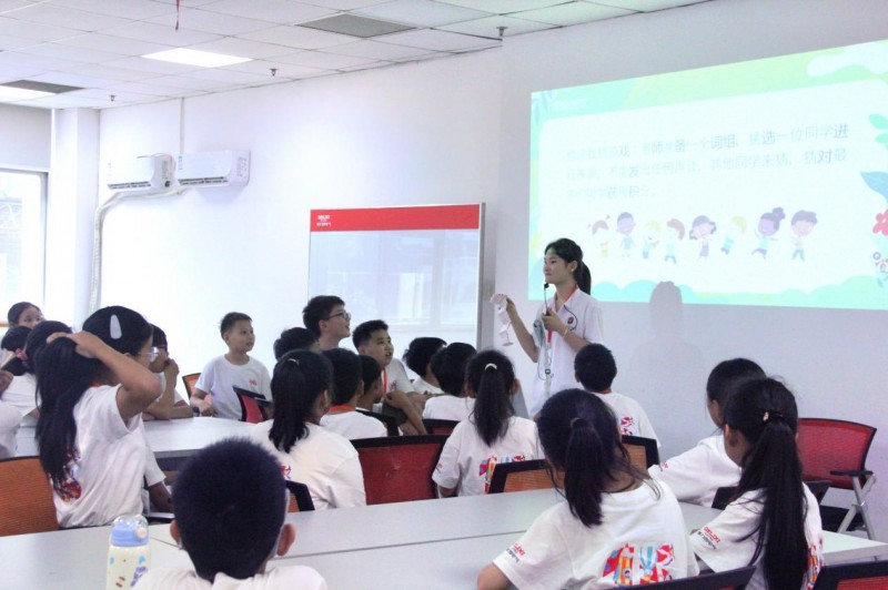 暑期社会实践|现代管理学院：赓续十五载，五色花暑期社会实践队用爱传递爱