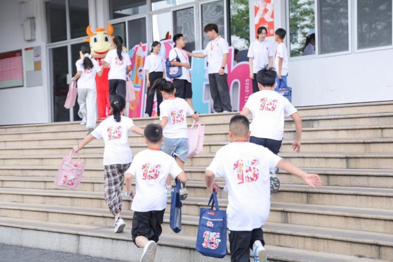 暑期社会实践|现代管理学院：赓续十五载，五色花暑期社会实践队用爱传递爱